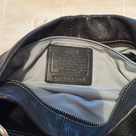 Coach Bag F15064 hobo black leather with scarf. Used Condition. Interior Stains. - Picture 5 of 13